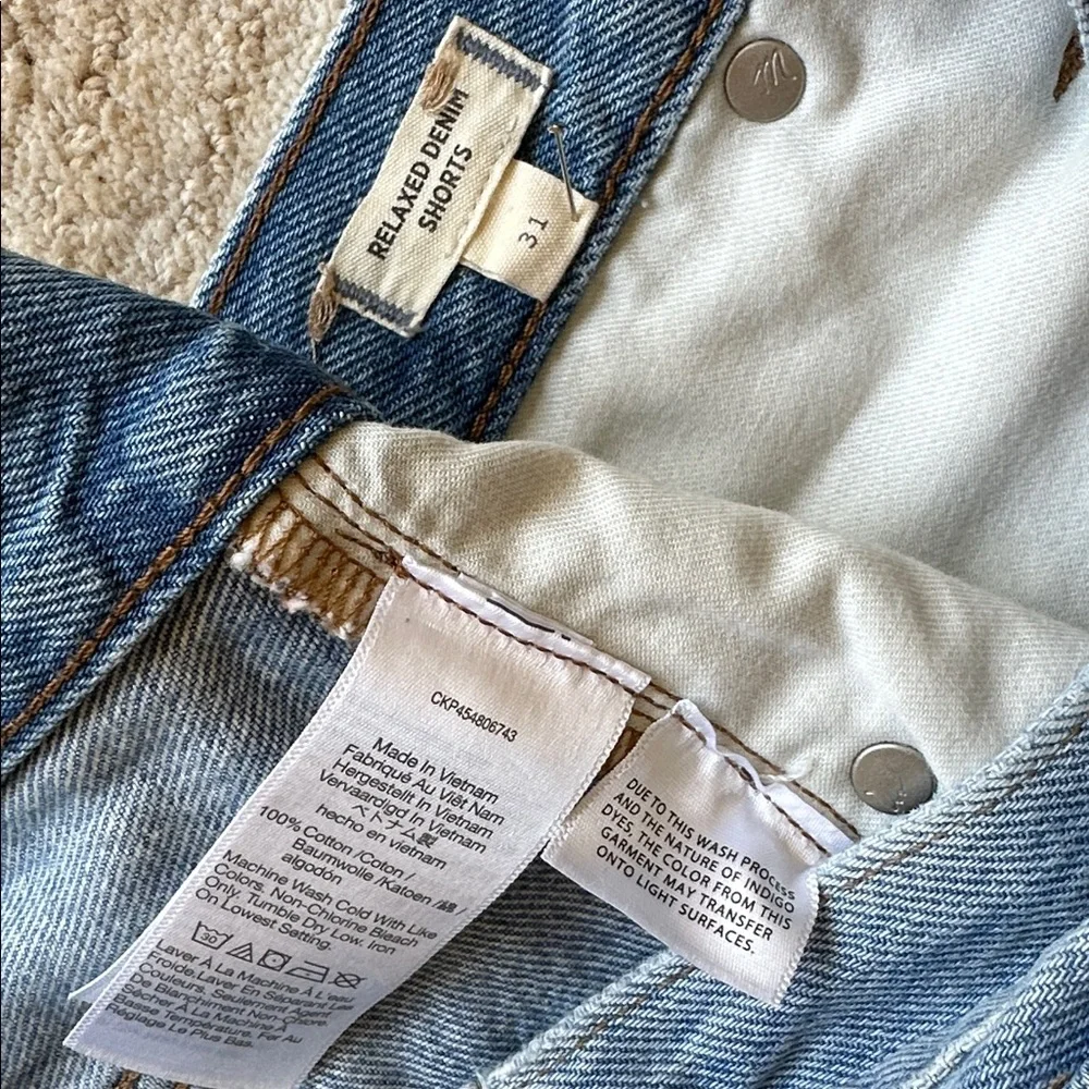 Like New Madewell Relaxed Denim Shorts Button Fly MD739 Size 31 - Picture 16 of 16